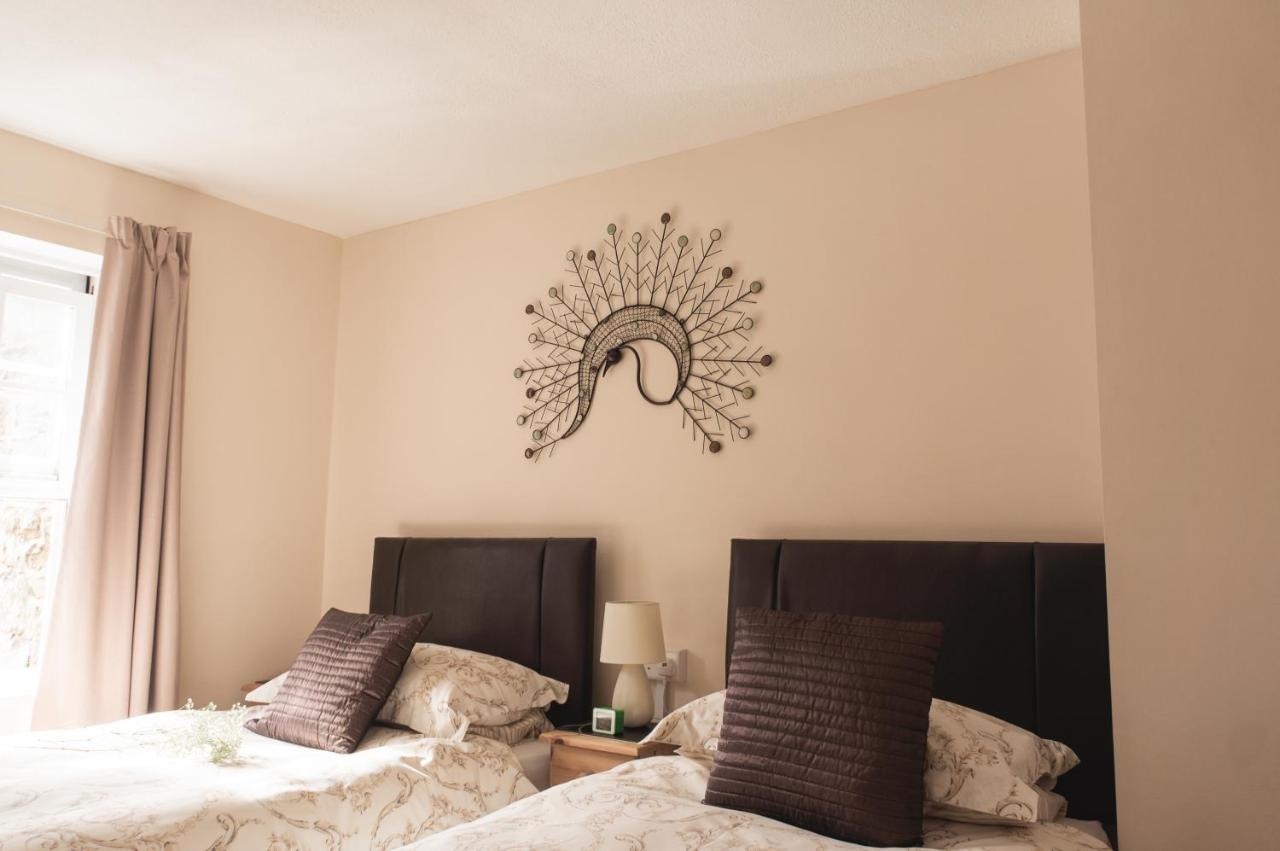 Large Twin Room,1002091092:JPEG