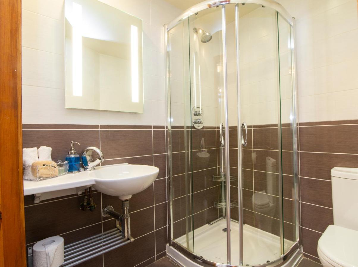 Family Room,1007288068:JPEG