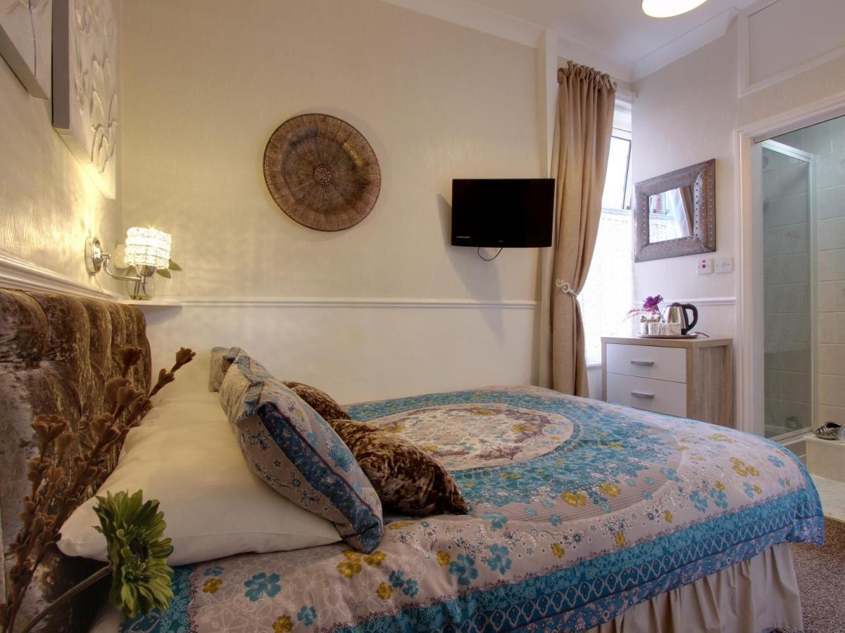 Double Room with Private Bathroom,1008440470:JPEG