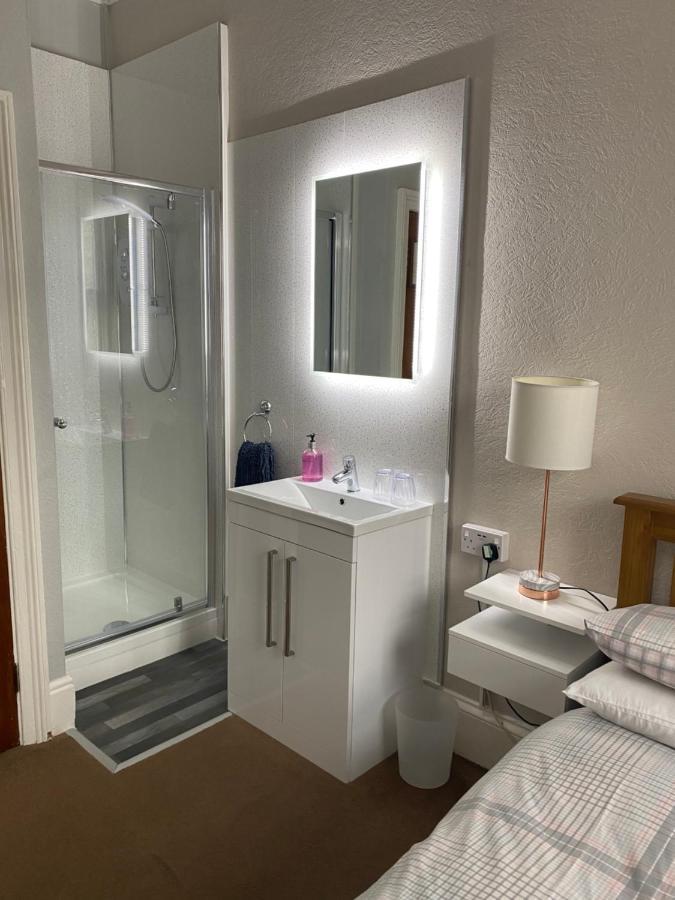 Tweepersoonskamer met een Eigen Externe Badkamer