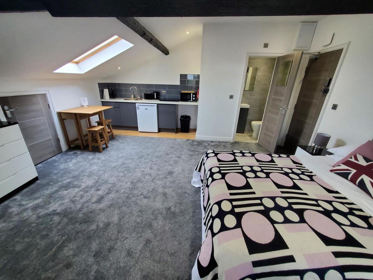 Queen Studio,1019952409:JPEG