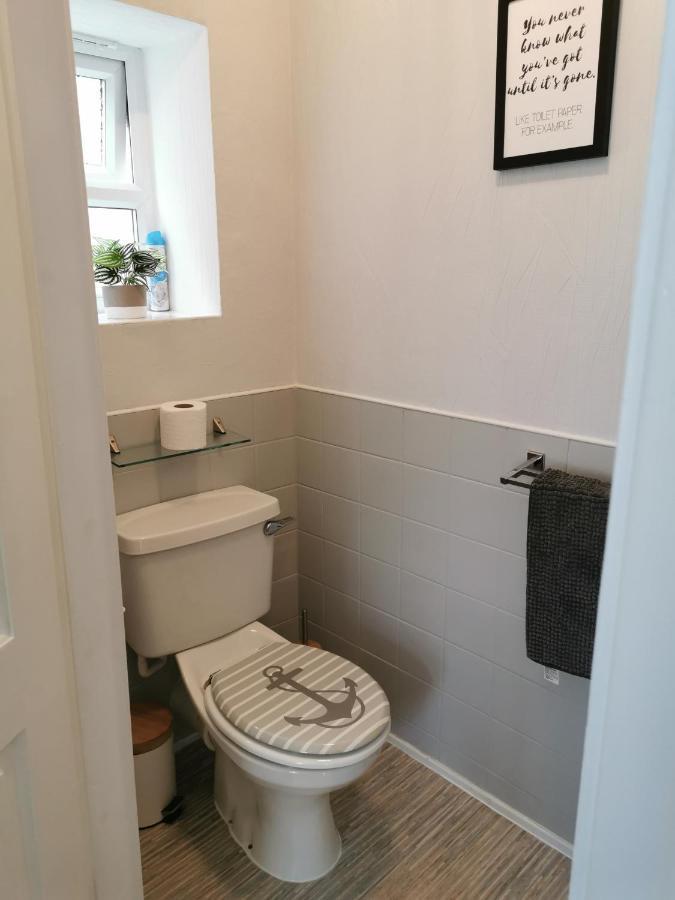 Family Room,1563370279:JPEG