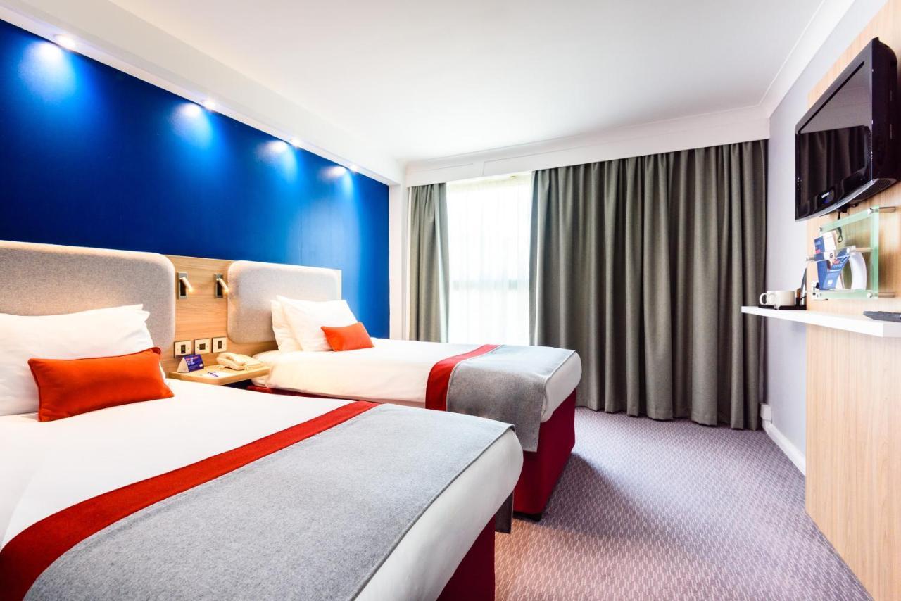 Standard Twin Room with Free Hot Breakfast - Accessible