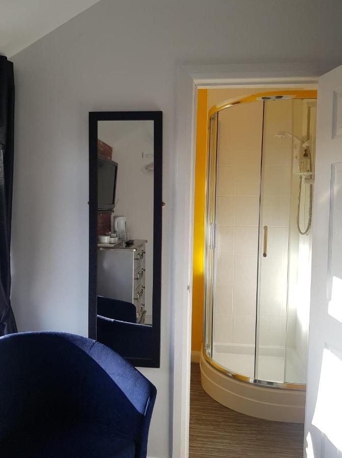 Double or Twin Room with Private Bathroom
