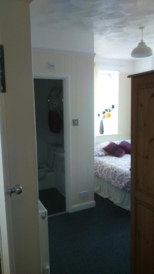 Family Room with Shower,1033177970:JPEG