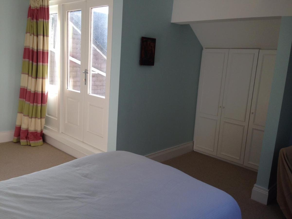 Standard Twin Room with Shared Bathroom