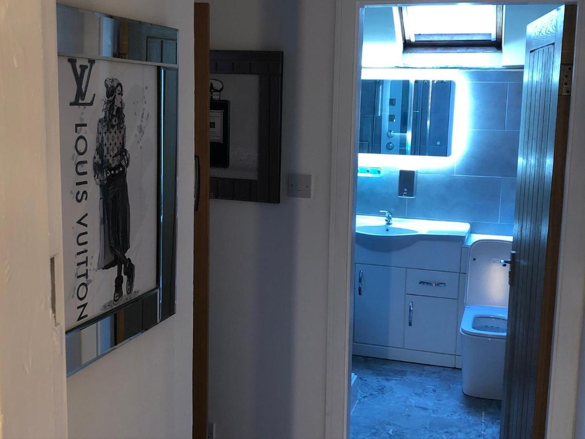 Tweepersoonskamer met Gedeelde Badkamer