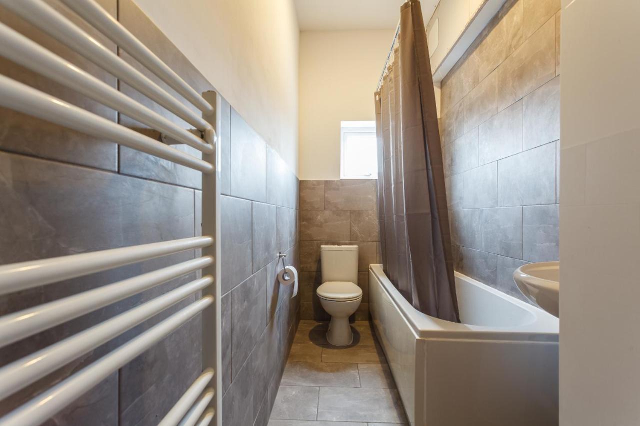 Habitación Doble con baño compartido - 2 camas