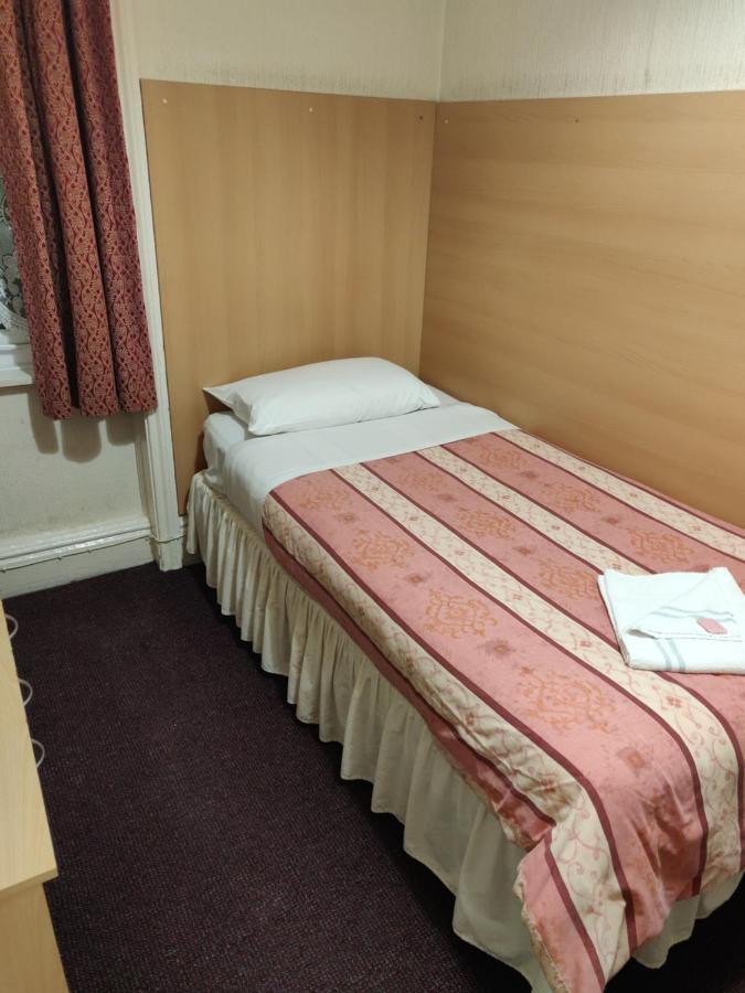 Single Room with Private Bathroom,1054709821:JPEG