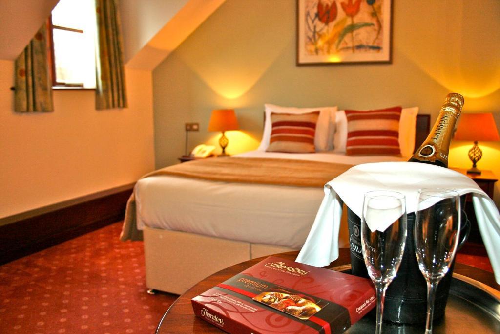 3 Night Dinner, Bed & Breakfast Entertainment Break (Includes 3 night ticket),1023875551:JPEG