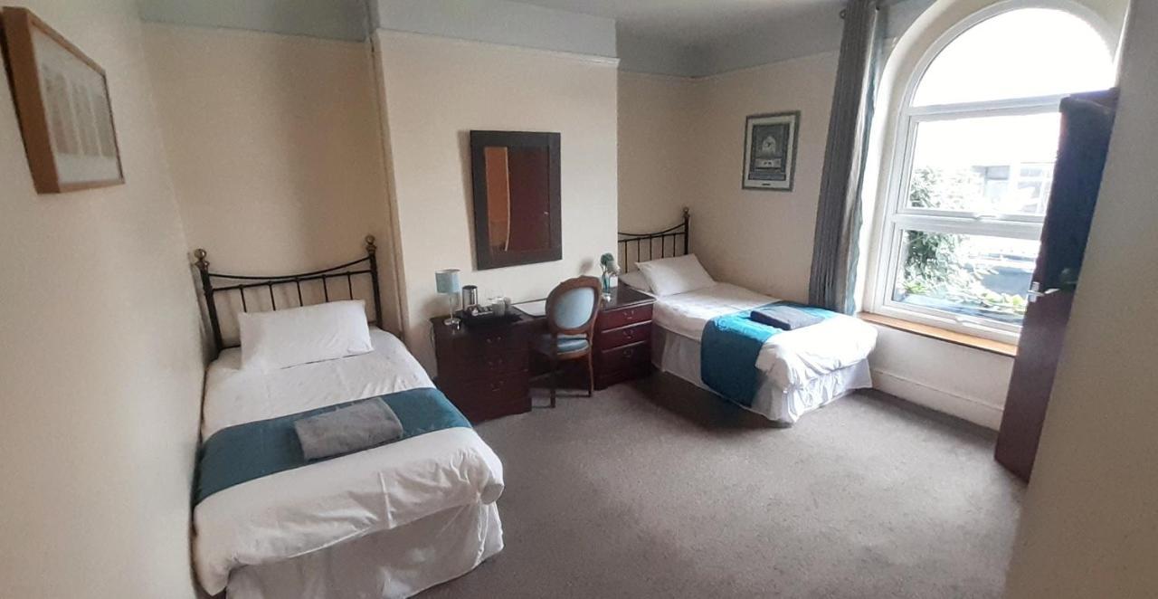 Twin Room with Private Bathroom