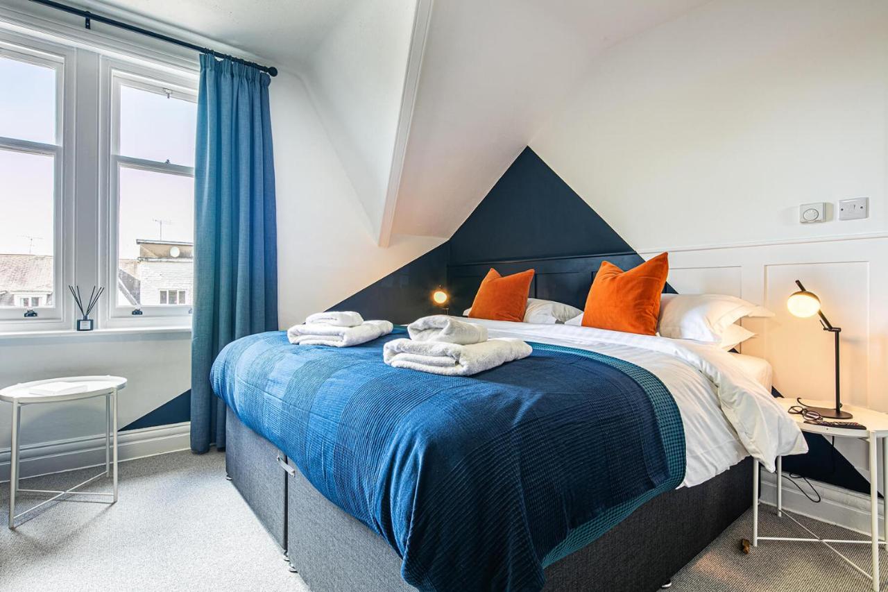 Triple Studio (Super King / Twin with Sofa Bed) with Bath (Second Floor – No Lift)