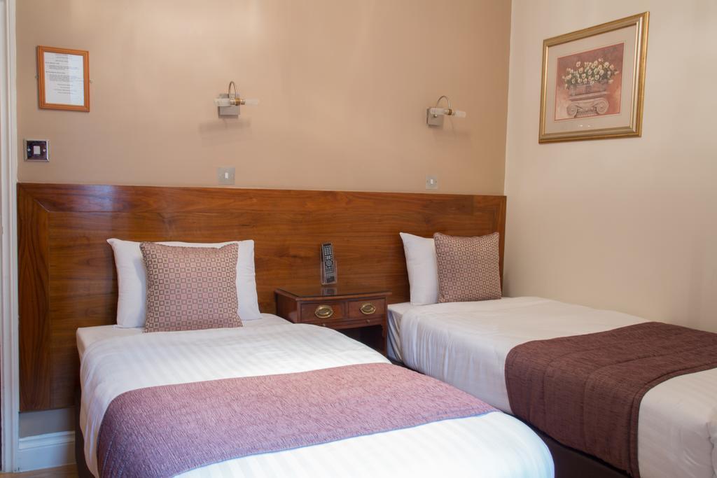 Twin Room,700486750:JPEG