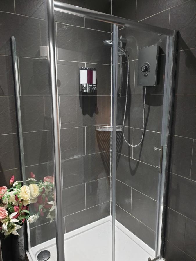 Quarto Duplo Económico com Casa de Banho Privativa Externa