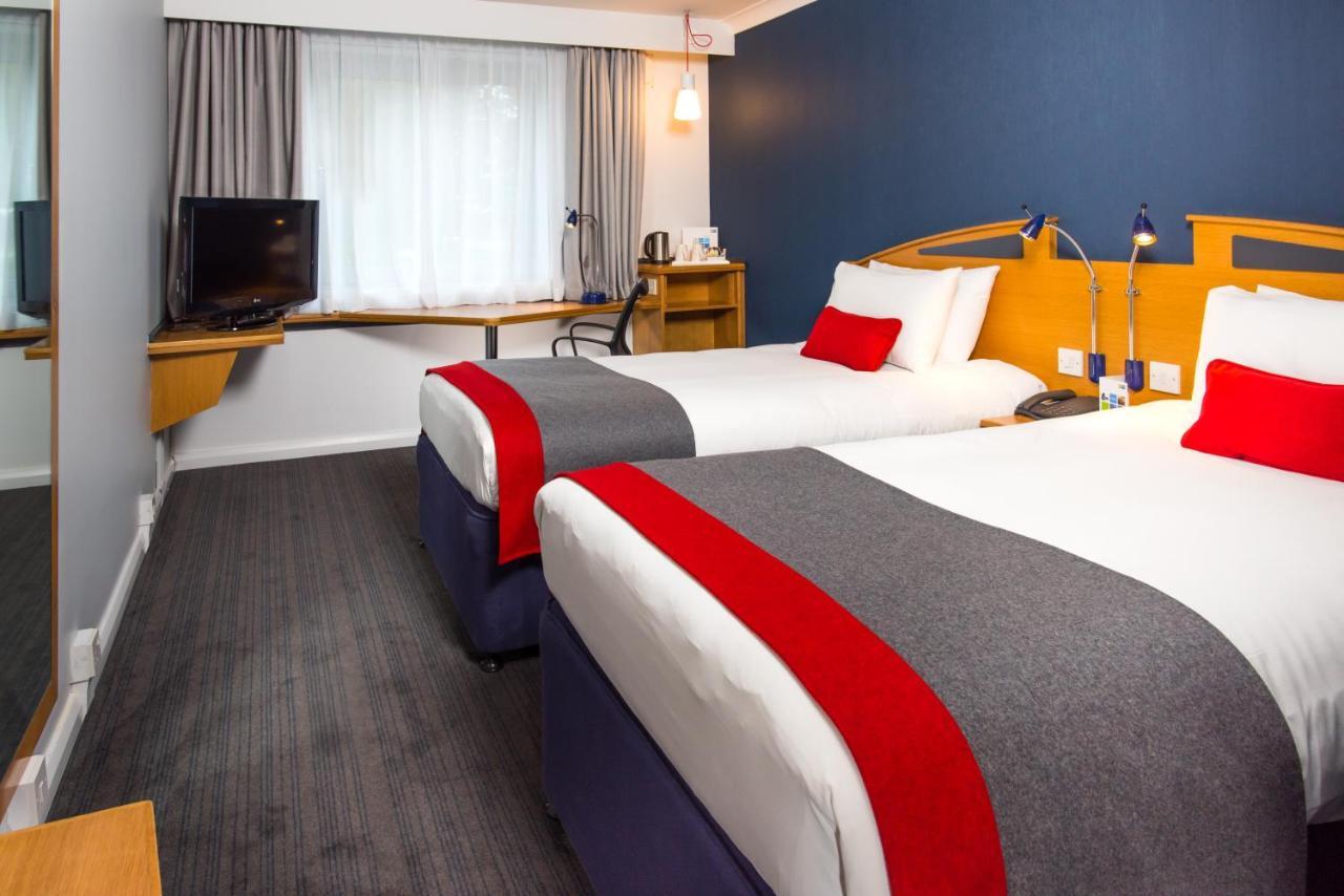 Standard Twin Room with Free Hot Breakfast