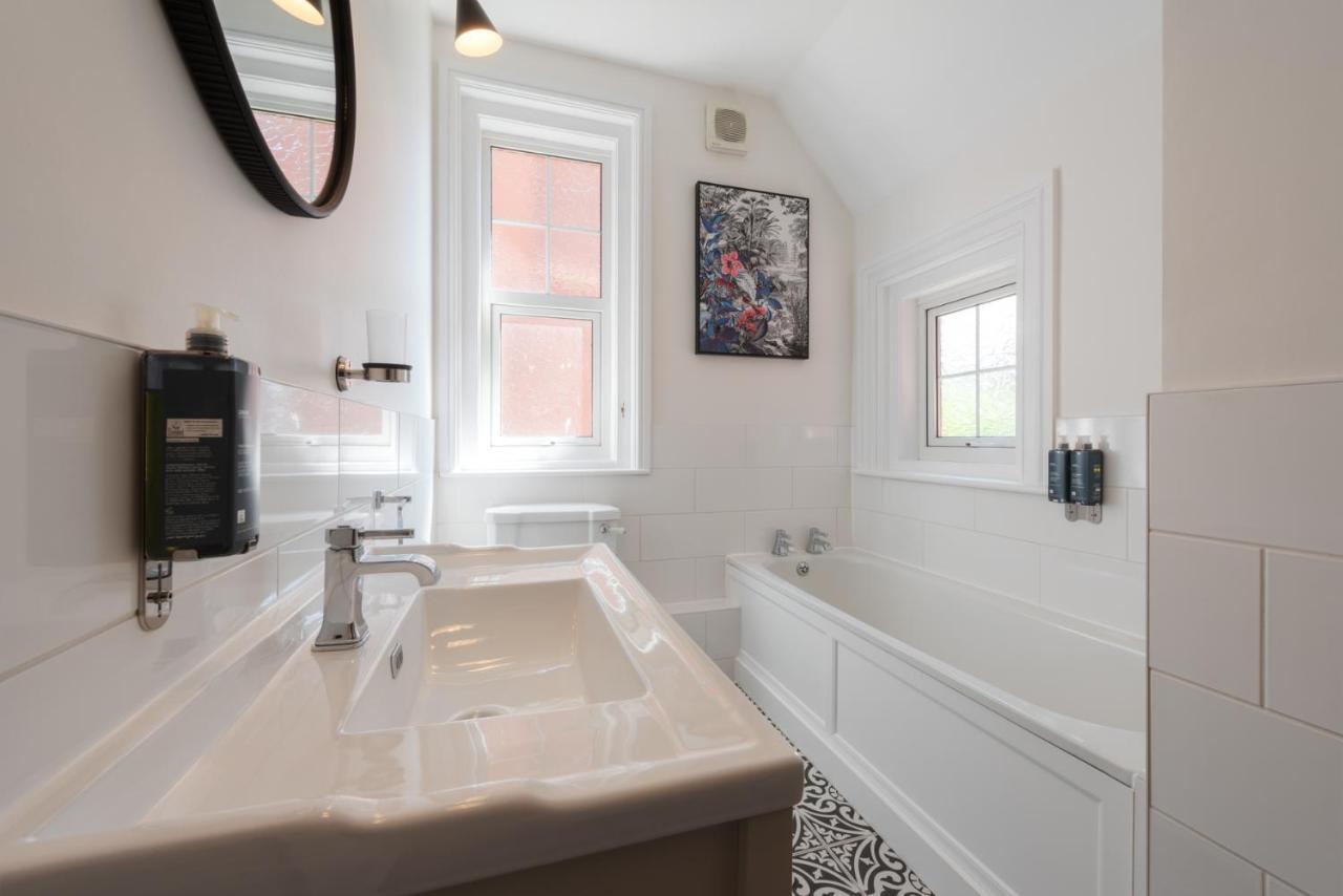 Executive King with Bath and Shower