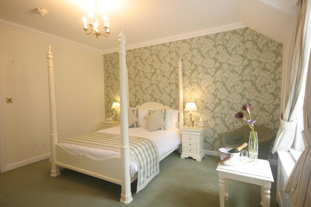Double Room with Four Poster Bed,1606542809:JPEG