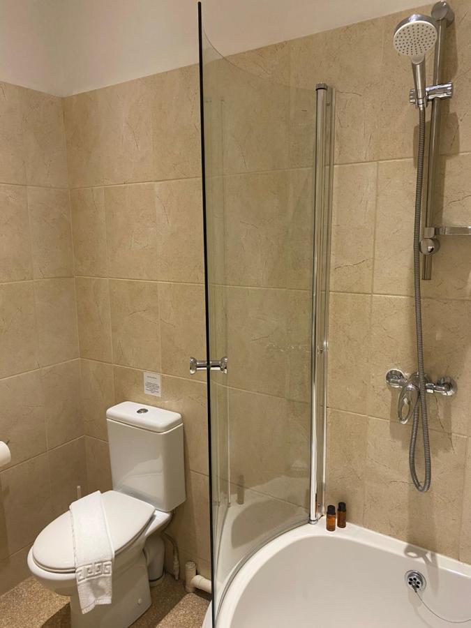 Single Room with Shower,1122303042:JPEG