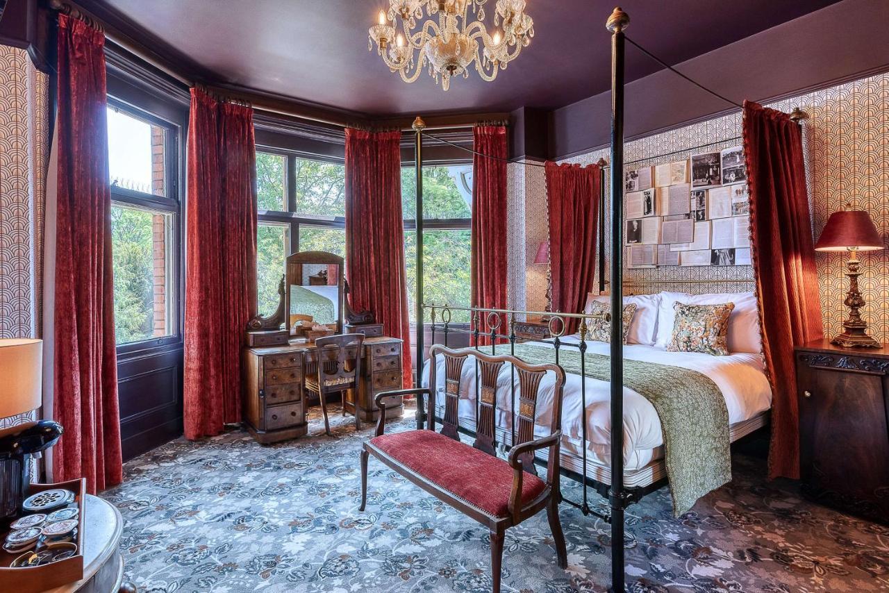 Double Room Four Poster Bed,1123865925:JPEG