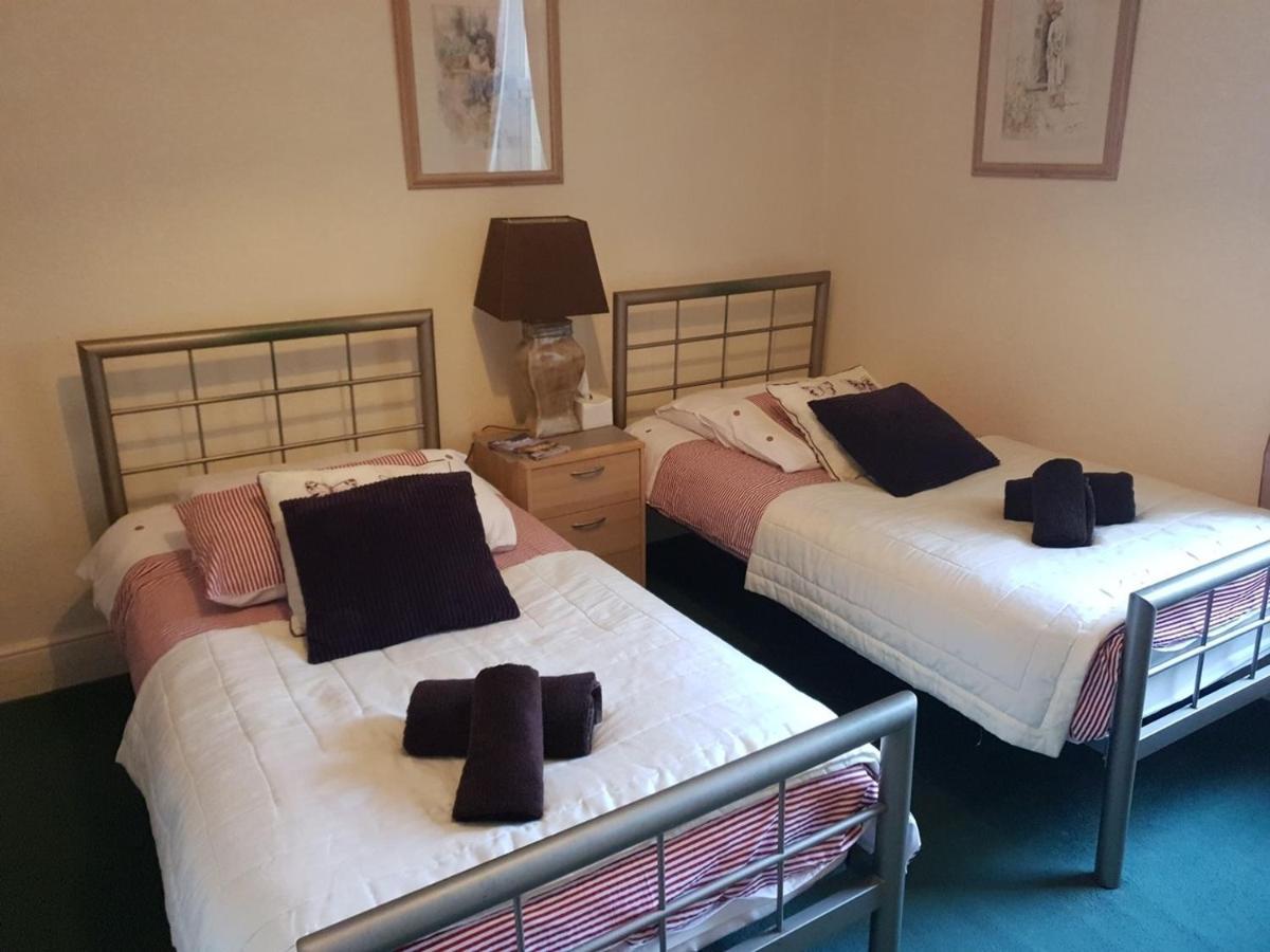 Twin Room with Private Bathroom