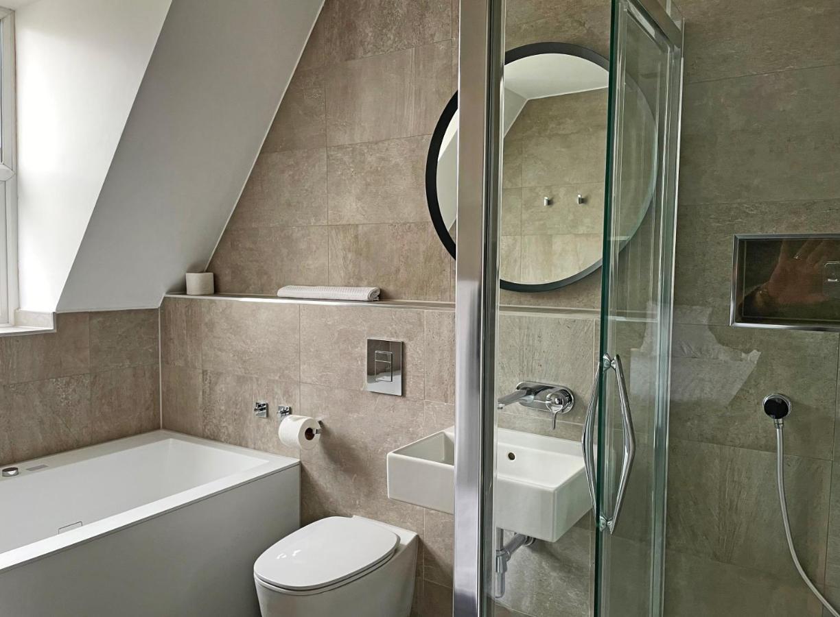 Deluxe Double Room Bath