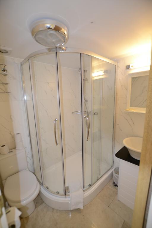 Twin Room,1432889434:JPEG