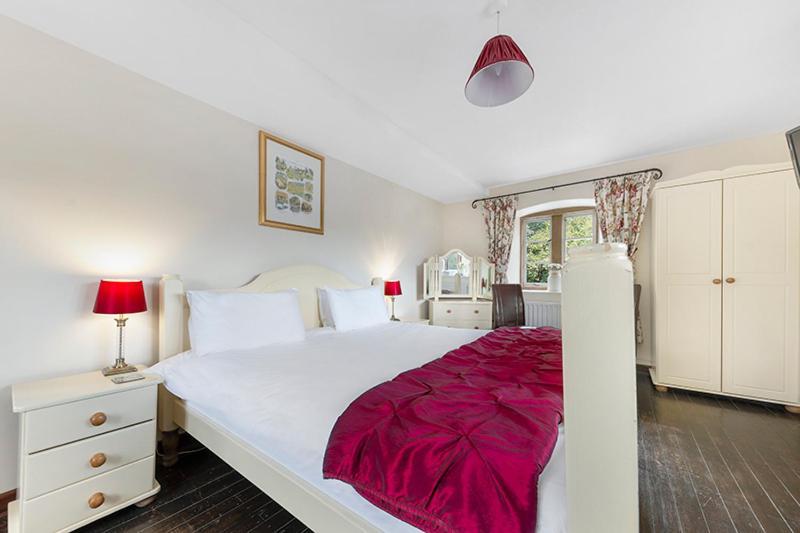 Suite with Lake View