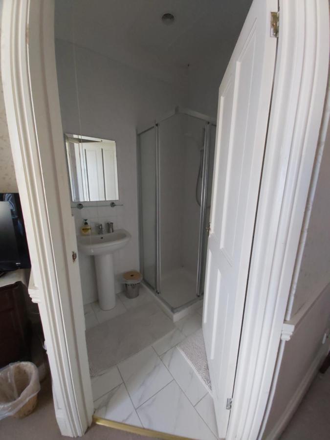Chambre Familiale avec Salle de Bains