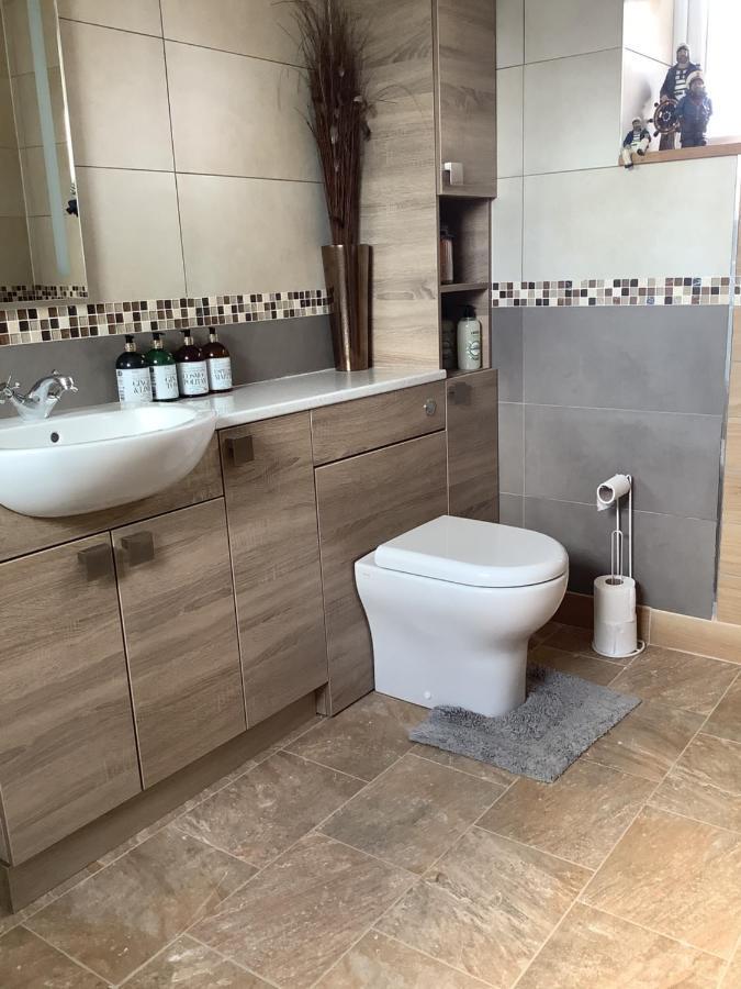 Twin Room with Private External Bathroom