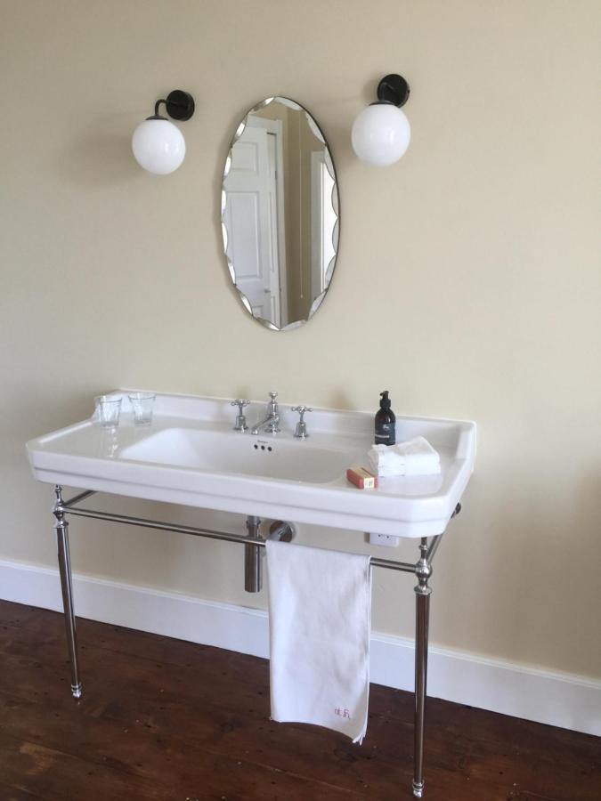Deluxe Double Room Bath,1144011634:JPEG