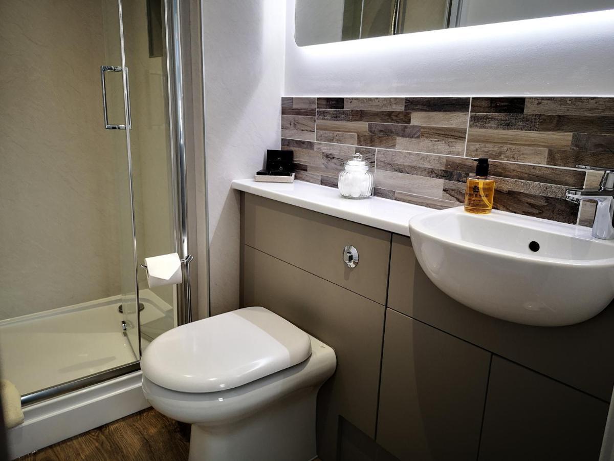 Twin Room with Private Bathroom