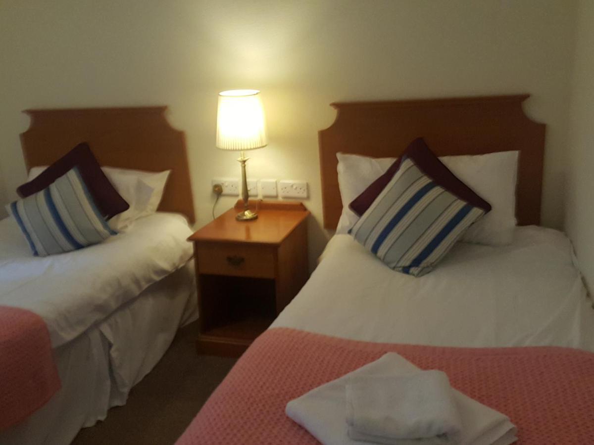 Twin Room with Bathroom