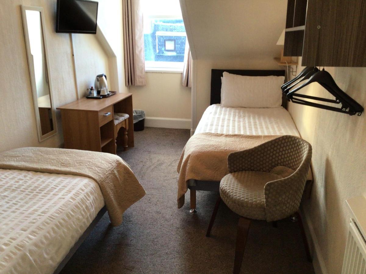 Twin Room with Bathroom