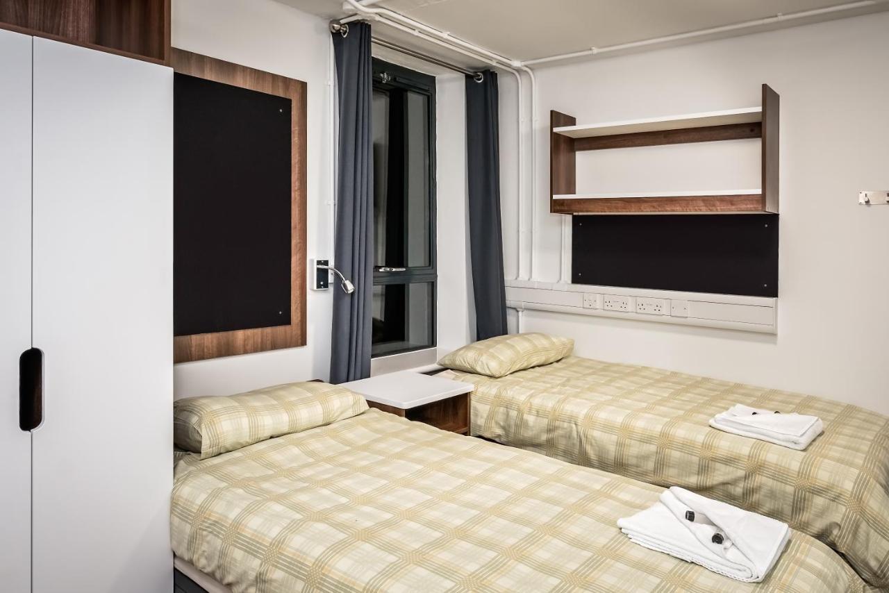 Quarto Triplo com Casa de Banho Partilhada
