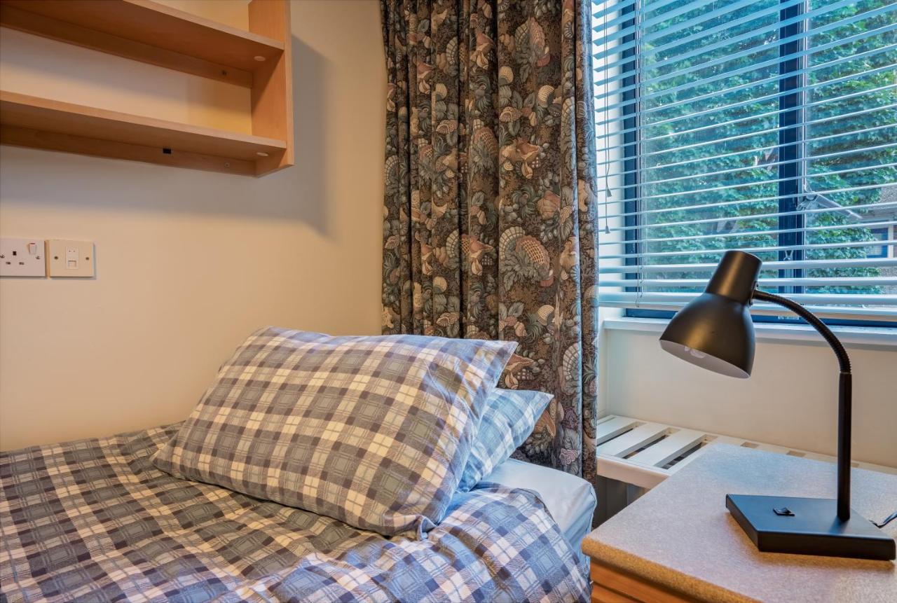 Quarto Twin Básico com Casa de Banho Privativa