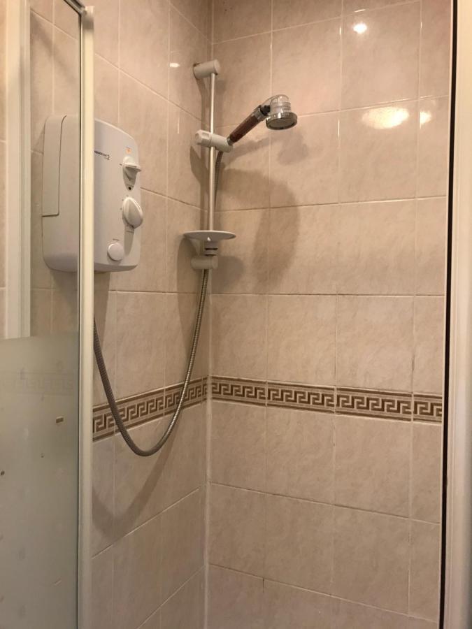 Habitación Individual con ducha y aseo compartidos