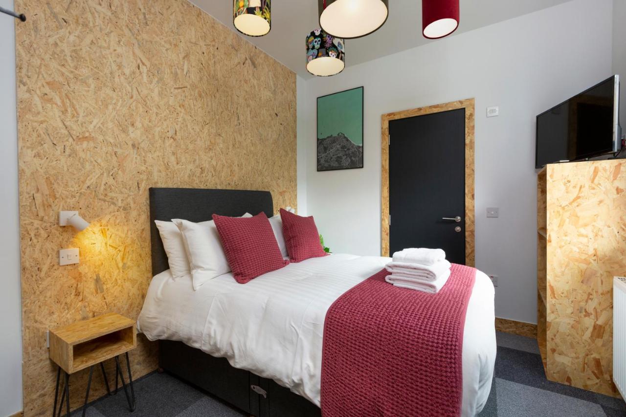 Single Ensuite Room 5