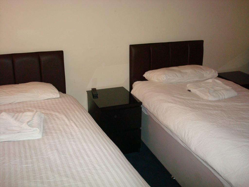 Budget Triple Room with Shared Bathroom