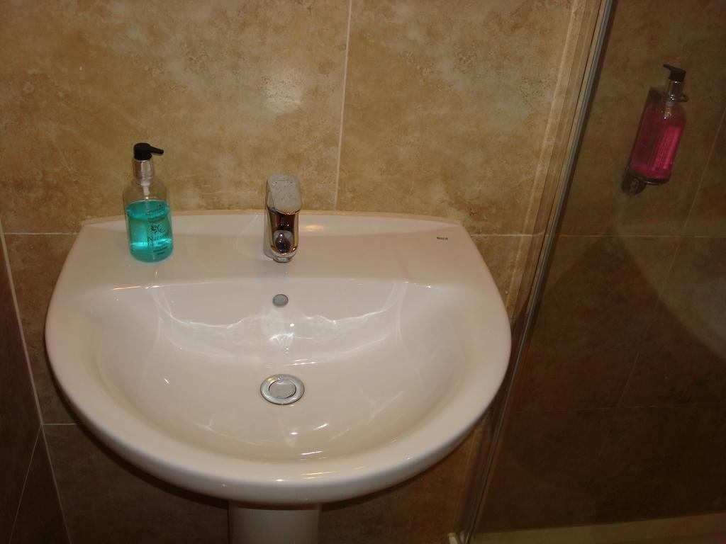 Budget Double Room with Shared Bathroom,117512422:JPEG