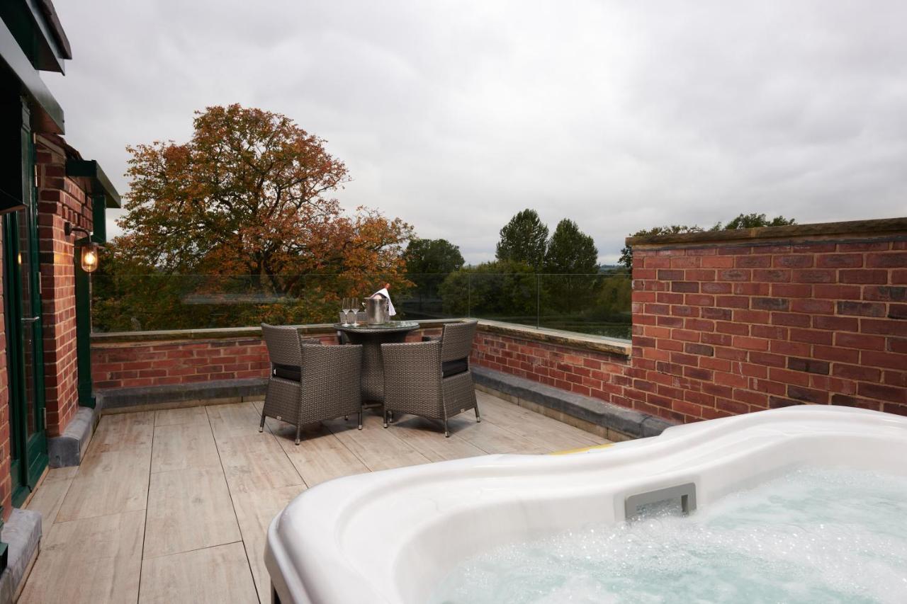 Suite with Hot Tub