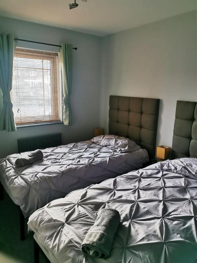Chambre Lits Jumeaux avec Salle de Bains Commune