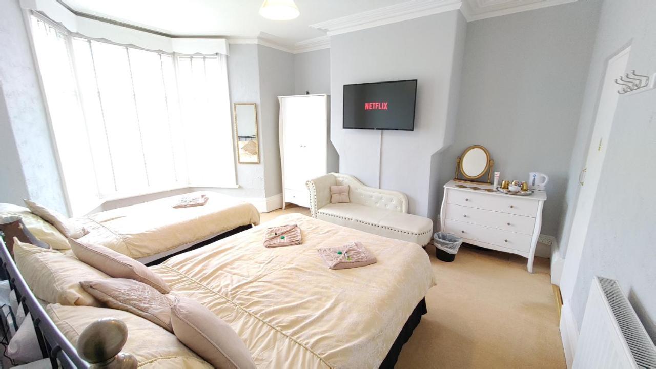 Family Room with En Suite (2 Adults + 1 Child),1184745631:JPEG