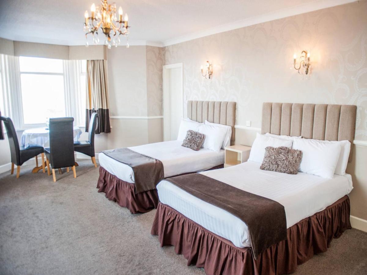 Suite met Kingsize Bed en Uitzicht op Zee