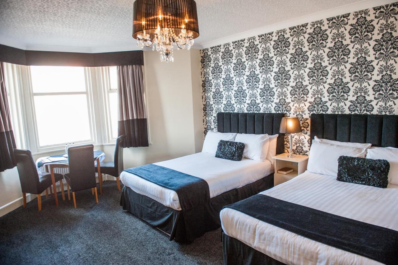 Suite met Kingsize Bed en Uitzicht op Zee