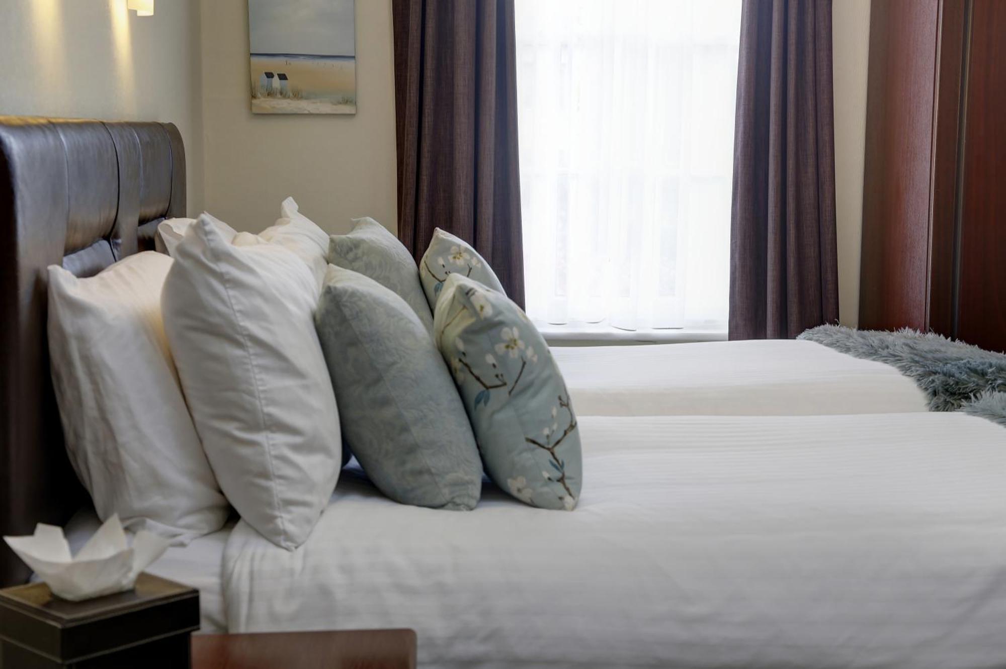 Standard Twin Room,1364104910:JPEG