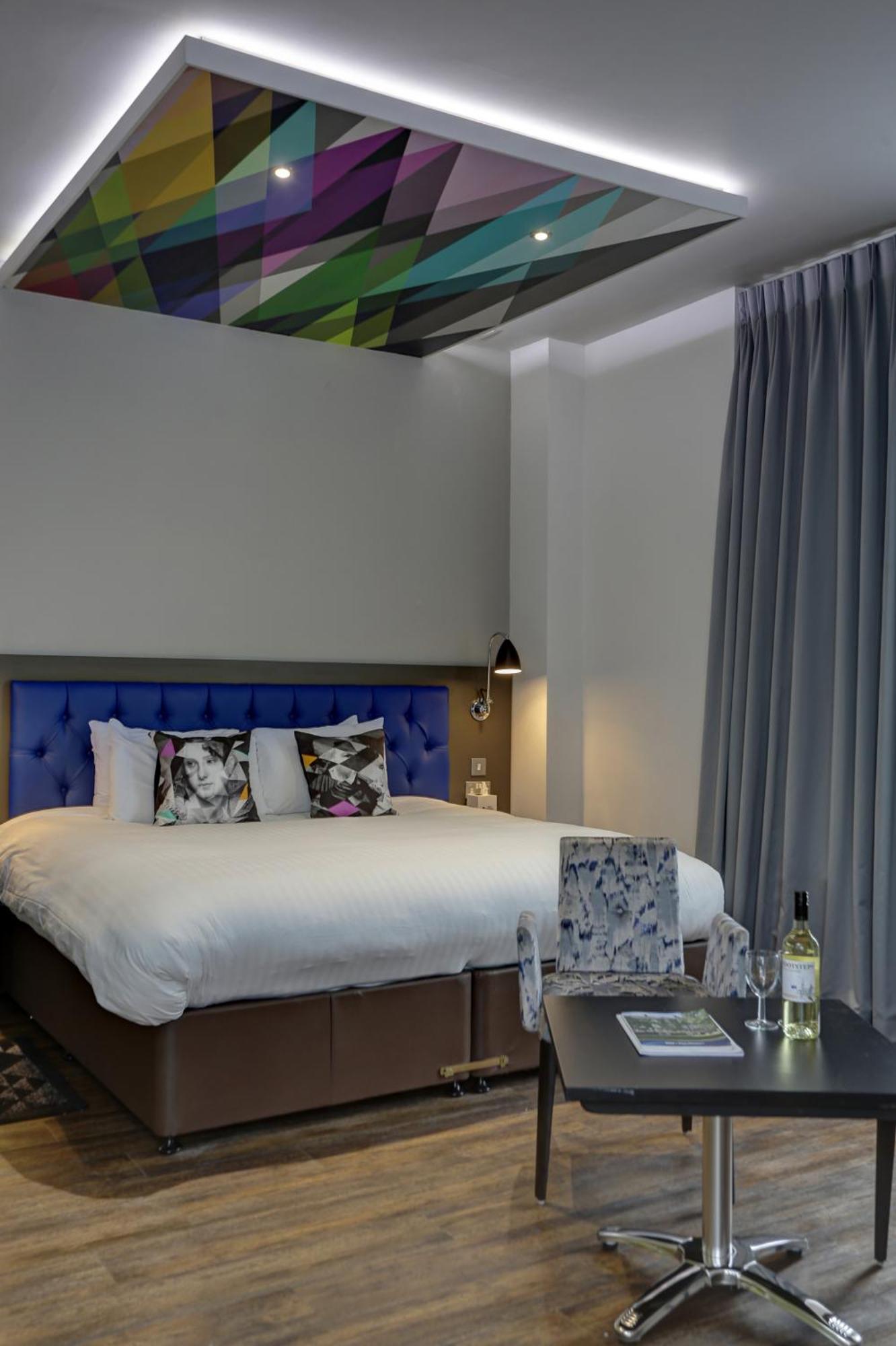 Standard King Room – Converts into Two Single Beds or Non-Smoking,1215367525:JPEG