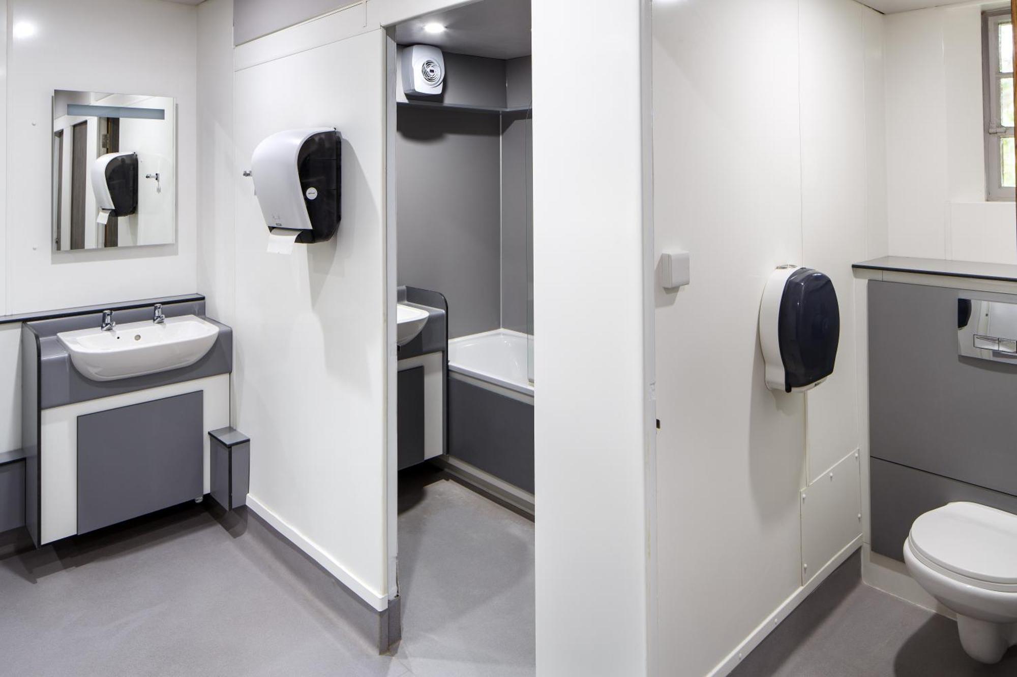 Tweepersoonskamer met Gedeelde Badkamer