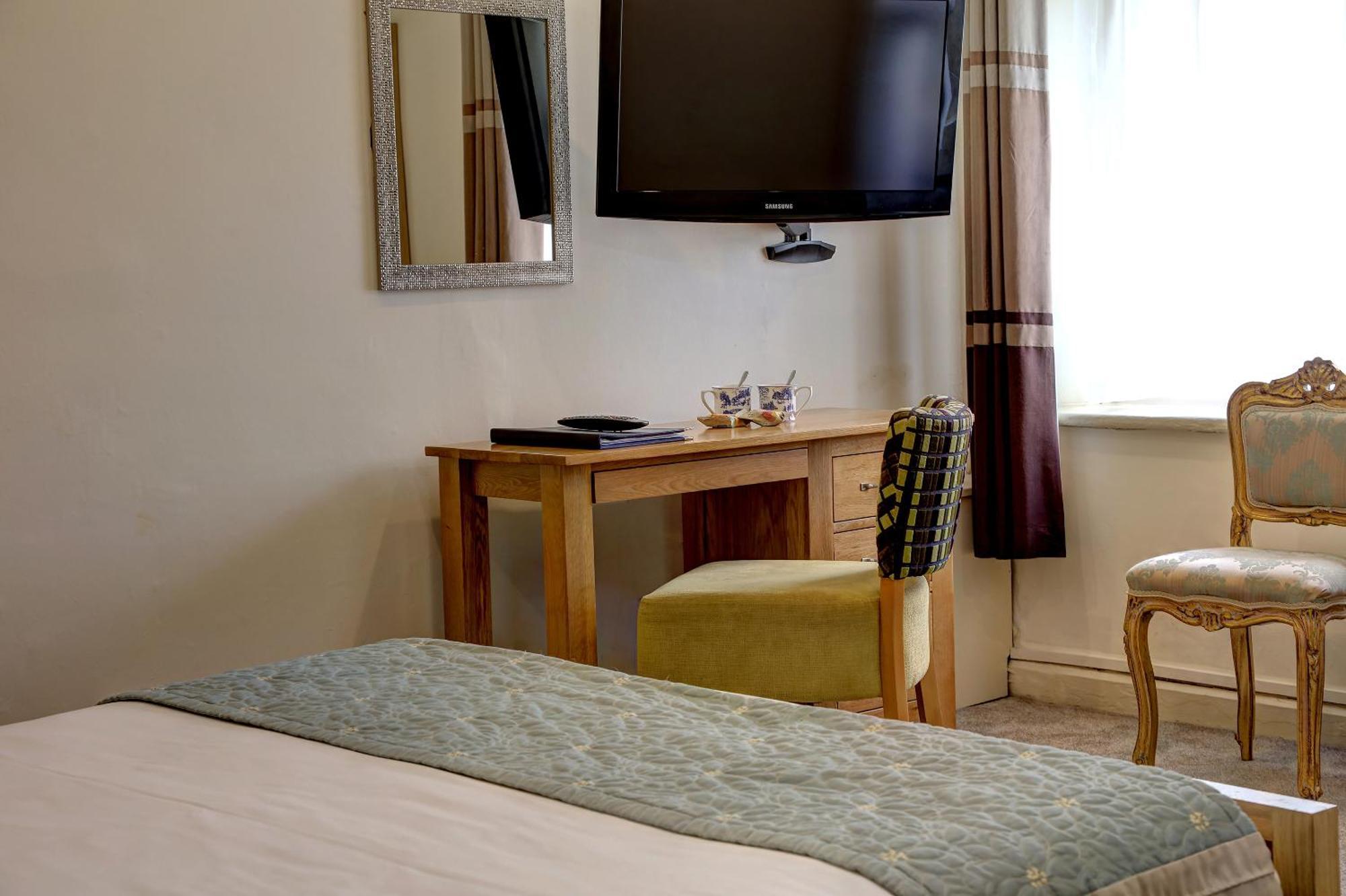 Twin Room,1446137095:JPEG