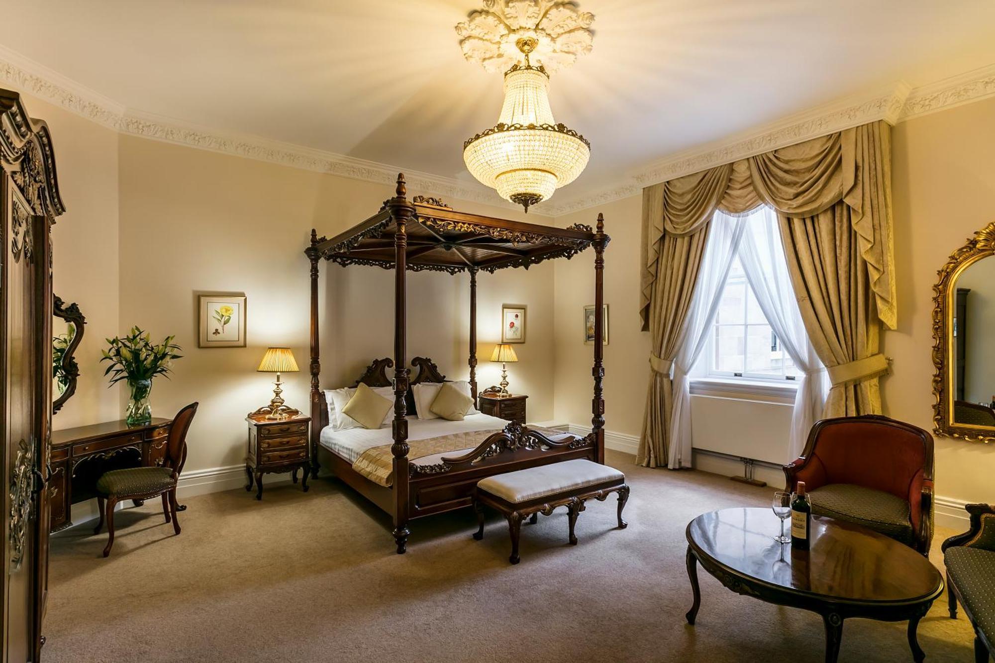 Double Room Four Poster Bed,1215583282:JPEG