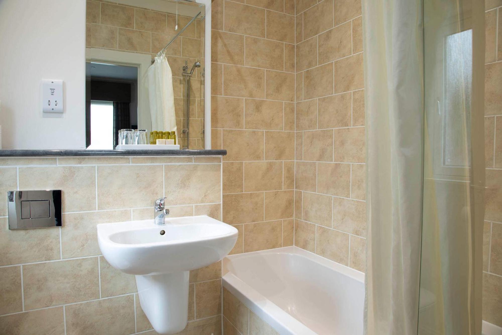 Family Room (2 Adults + 2 Children),1216734556:JPEG